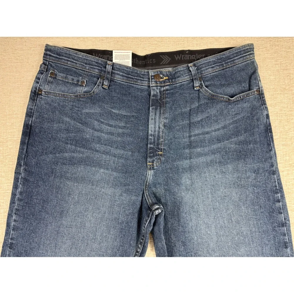 Wrangler Authentics Men's 38x34 Straight Leg Blue Medium Waste Jeans